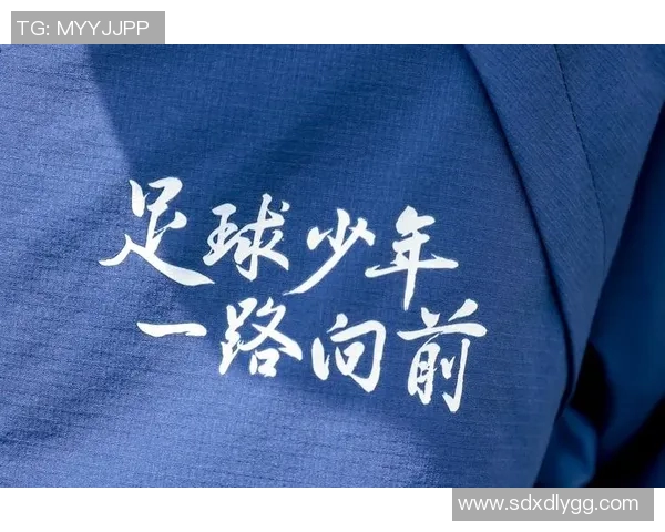 吉林卫视亚泰足球明星助力地方足球发展展现青春活力与团队精神