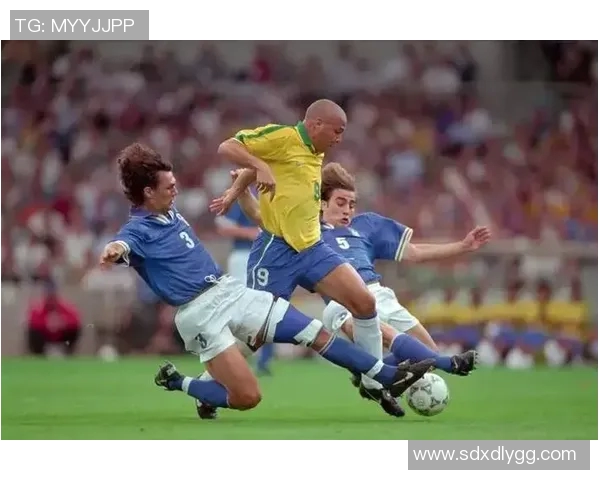 我所了解的足球明星及其精彩作品回顾与分析 我所了解的足球明星及其精彩作品回顾与分析