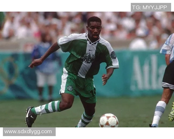 昔日足球巨星精彩广告视频回顾带你重温经典瞬间 昔日足球巨星精彩广告视频回顾带你重温经典瞬间